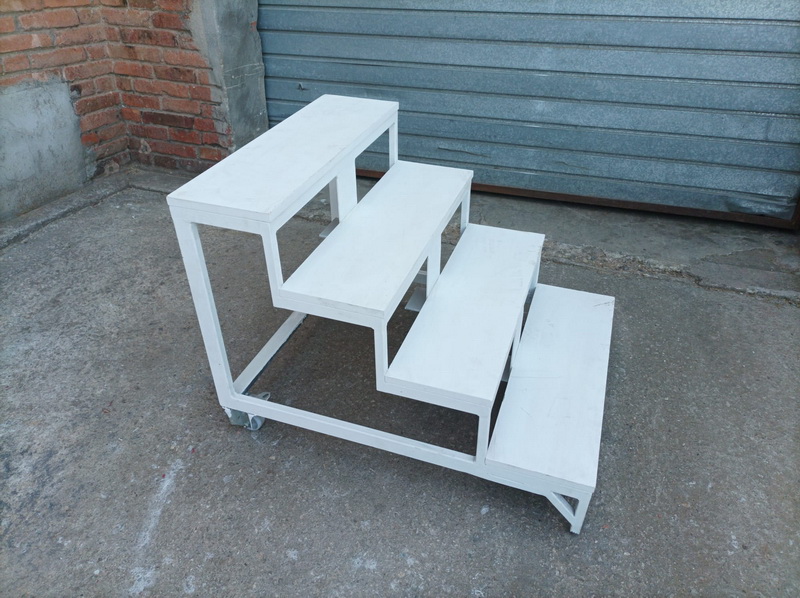 escalera 2ruedas madera hierro 66_5x70x88 1u